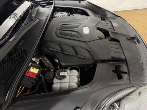 Used 2022 Porsche Cayenne Coupe AWD/4WD image 48