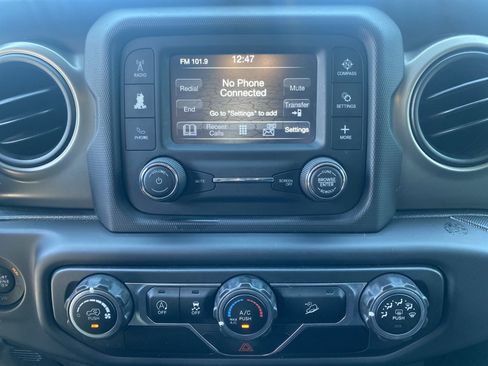 Used 2019 Jeep Wrangler Sport AWD/4WD image 13