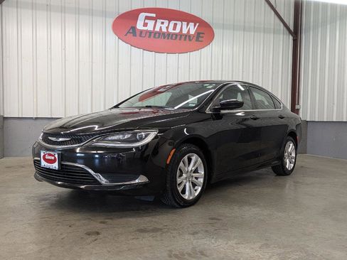 Used 2015 Chrysler 200 Limited w/ Convenience Group image 6
