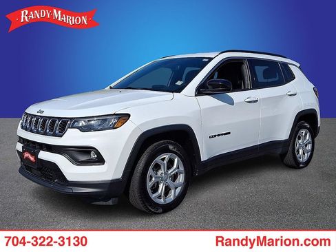 Used 2024 Jeep Compass Latitude AWD/4WD image 1