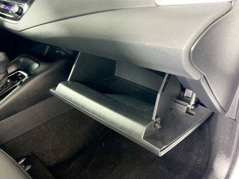 Used 2025 Toyota Corolla LE FWD image 35