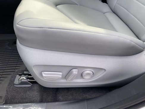 Used 2026 Toyota Highlander XLE AWD/4WD image 10