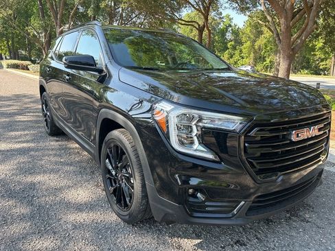 Used 2023 GMC Terrain SLT w/ Elevation Edition FWD image 4