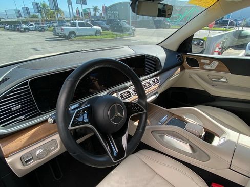 Certified 2025 Mercedes-Benz GLE 450e 4MATIC image 7