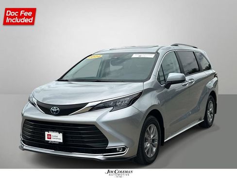 Certified 2024 Toyota Sienna XLE FWD image 1
