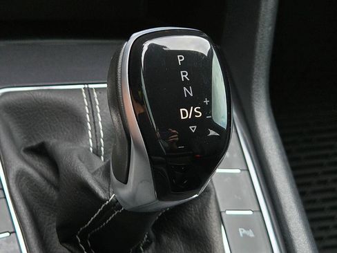 Certified 2023 Volkswagen Tiguan SE R-Line FWD image 38