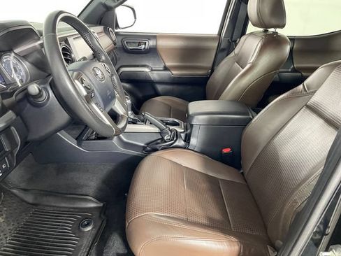 Used 2019 Toyota Tacoma Limited AWD/4WD image 2