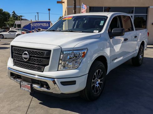 Used 2023 Nissan Titan SV image 8