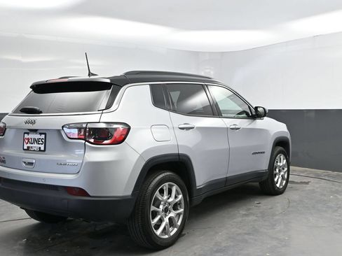 Used 2025 Jeep Compass Limited AWD/4WD image 7