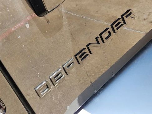 Used 2024 Land Rover Defender 110 SE image 12