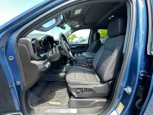 Used 2024 GMC Sierra 1500 SLE w/ Preferred Package AWD/4WD image 2