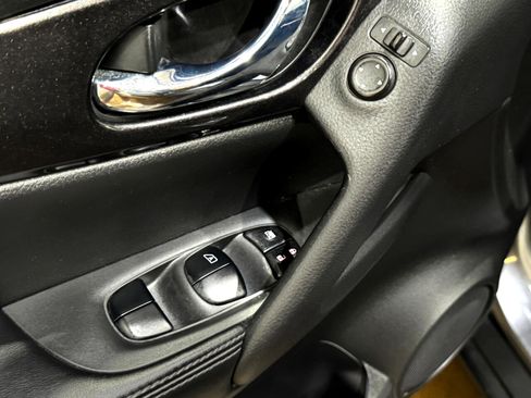 Used 2018 Nissan Rogue S w/ S Value Package image 25