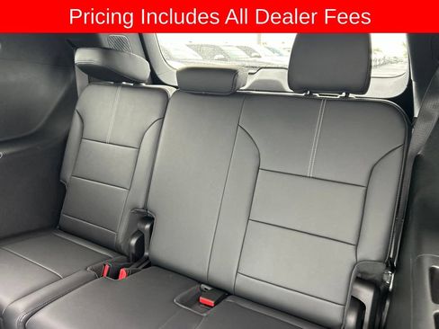 Used 2025 GMC Acadia Elevation w/ Elevation Premium Package FWD image 18