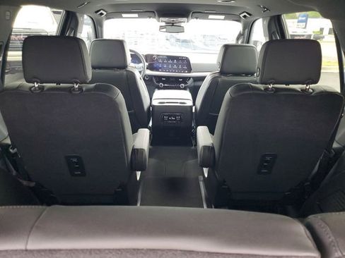 Used 2026 Chevrolet Tahoe Z71 w/ Comfort Package AWD/4WD image 29