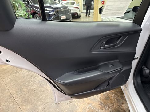 Used 2025 Toyota Prius SE image 37