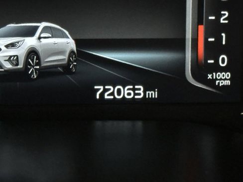 Used 2020 Kia Niro EX Premium image 19