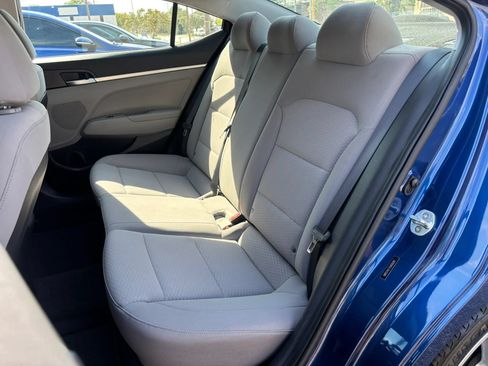 Used 2020 Hyundai Elantra SE FWD image 43