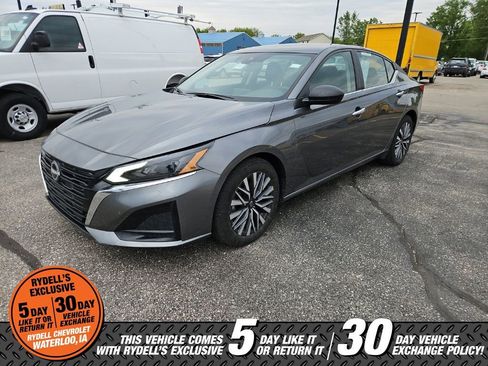 Used 2025 Nissan Altima 2.5 SV FWD image 1