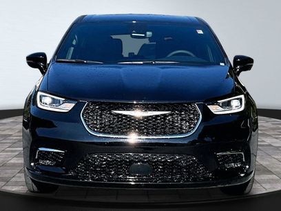 New 2026 Chrysler Pacifica Select
