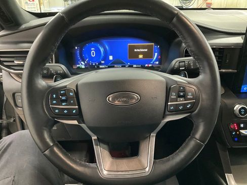 Used 2020 Ford Explorer Platinum w/ Premium Technology Package image 14