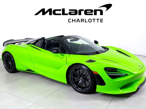 Used 2025 McLaren 750S Spider image 2