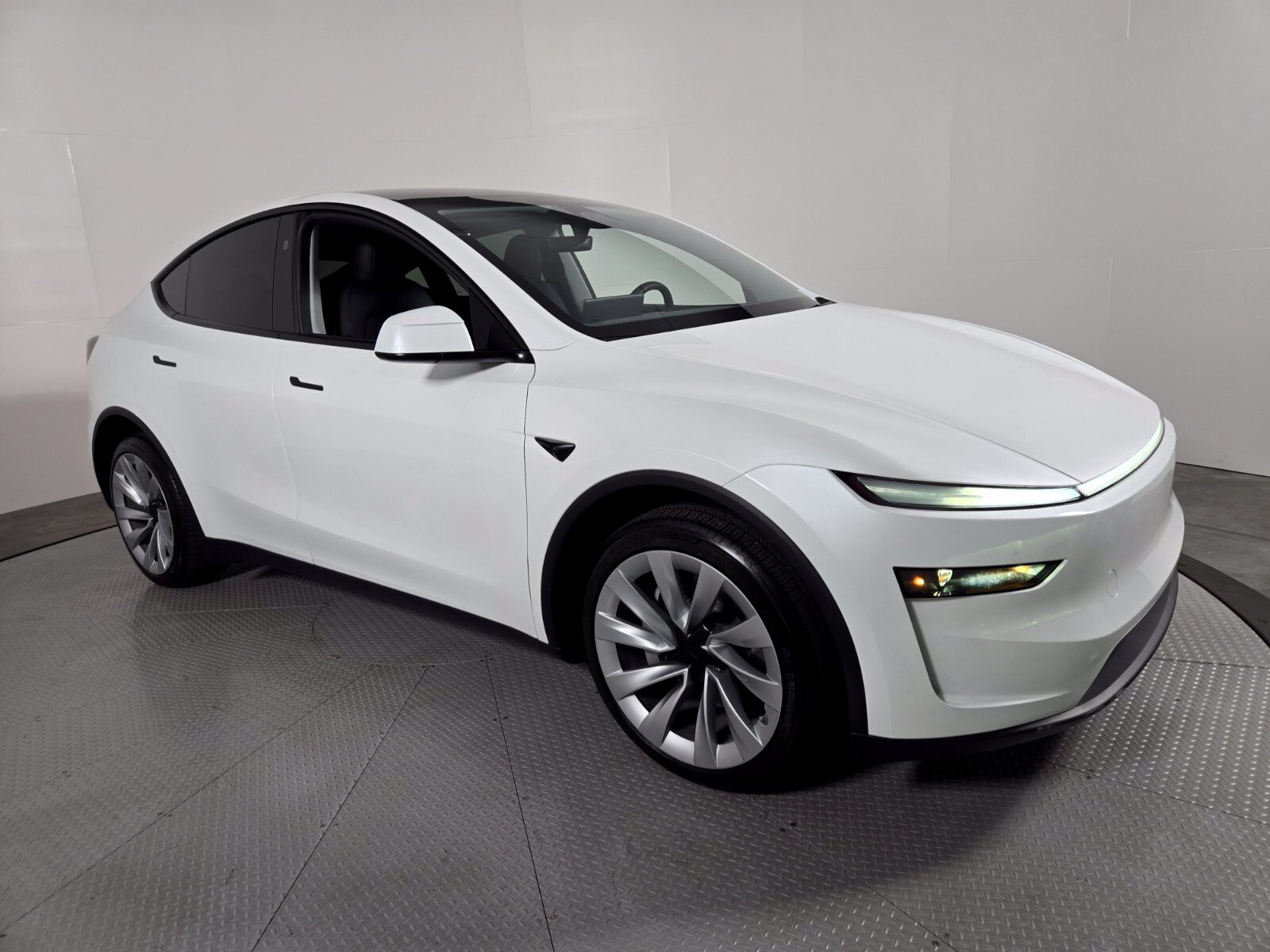 Used 2026 Tesla Model Y Long Range RWD image 16