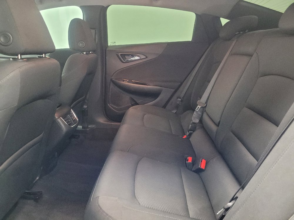 Used 2017 Chevrolet Malibu LT FWD image 18