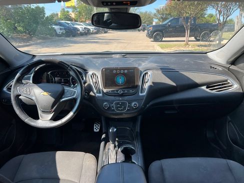 Used 2017 Chevrolet Malibu LT FWD image 14