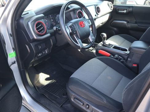 Used 2021 Toyota Tacoma TRD Sport w/ Technology Package image 13