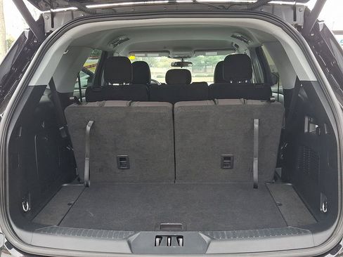 Used 2023 Ford Explorer XLT image 28