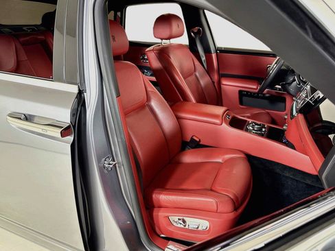 Used 2019 Rolls-Royce Ghost RWD image 34