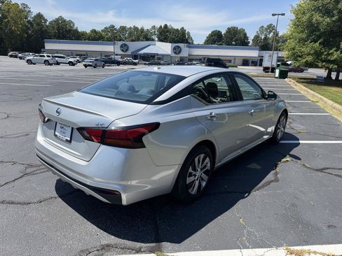 Used 2019 Nissan Altima 2.5 S FWD image 5