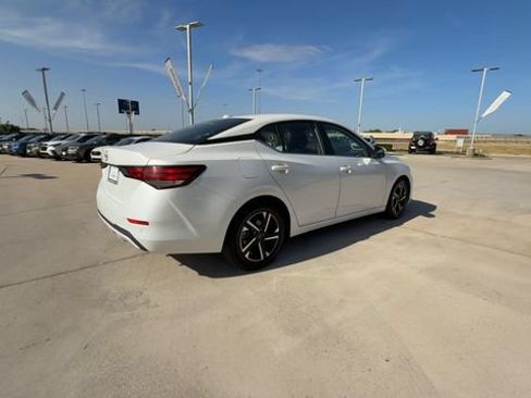Used 2025 Nissan Sentra SV FWD image 8