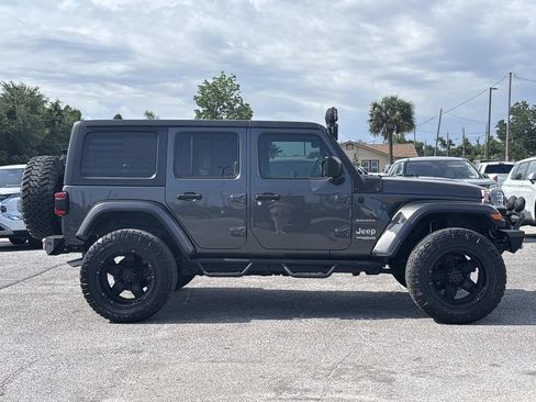 Used 2018 Jeep Wrangler Unlimited Sahara AWD/4WD image 6