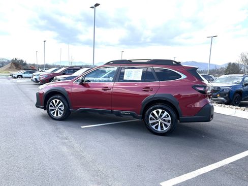 Certified 2025 Subaru Outback Premium AWD/4WD image 5