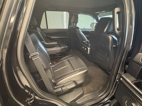 Used 2021 Ford Expedition XLT image 11