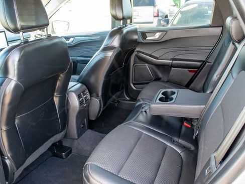 Used 2023 Ford Escape SE image 18