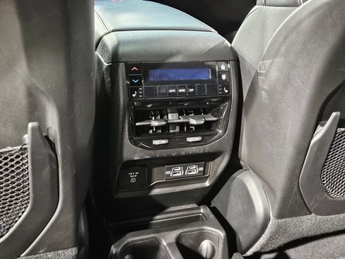 Used 2021 Jeep Grand Cherokee L Limited AWD/4WD image 39
