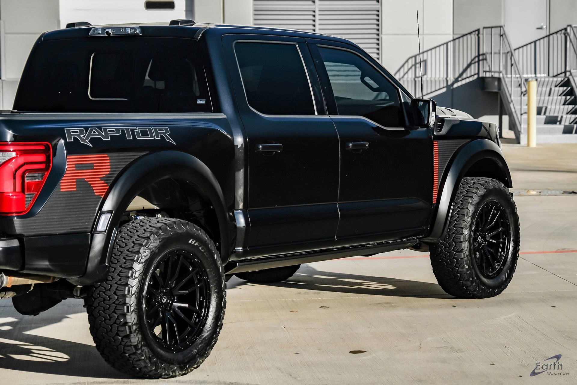 Used 2025 Ford F150 Raptor w/ Equipment Group 803A Raptor R AWD/4WD image 15