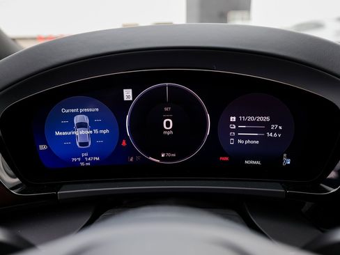 New 2025 Porsche Macan 4S Electric image 15