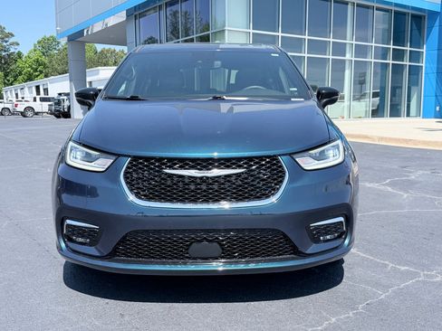 Used 2025 Chrysler Pacifica Select FWD image 3