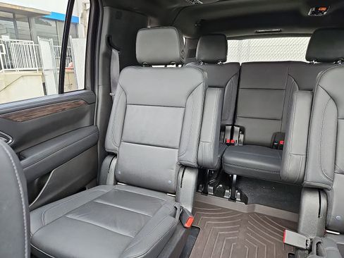 Used 2021 Chevrolet Suburban LT w/ LT Signature Package AWD/4WD image 13