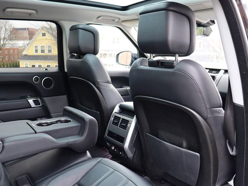 Used 2020 Land Rover Range Rover Sport SE image 19