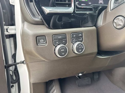 Used 2025 GMC Sierra 1500 SLT w/ SLT Premium Package image 20