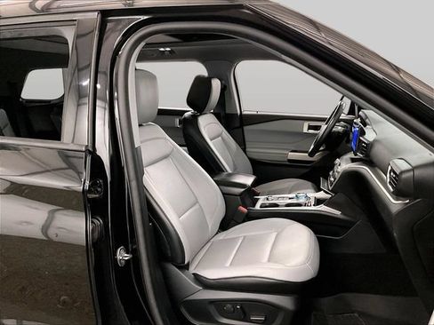 Used 2021 Ford Explorer XLT w/ Equipment Group 202A AWD/4WD image 7