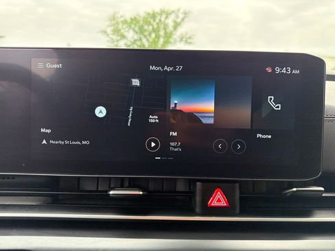 Used 2025 Kia Carnival FWD image 22