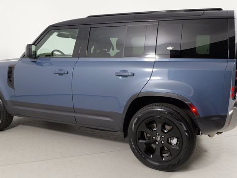 Used 2024 Land Rover Defender 110 S image 38