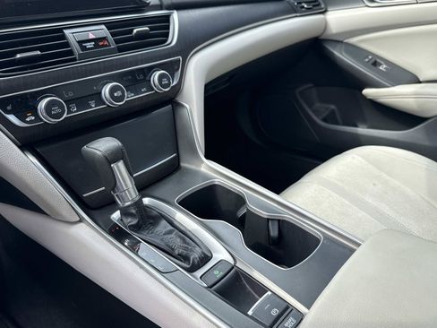 Used 2018 Honda Accord EX image 8
