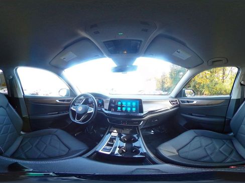 Used 2025 Volkswagen Atlas SE image 38