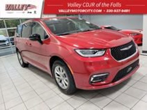 New 2026 Chrysler Pacifica Select FWD image 1